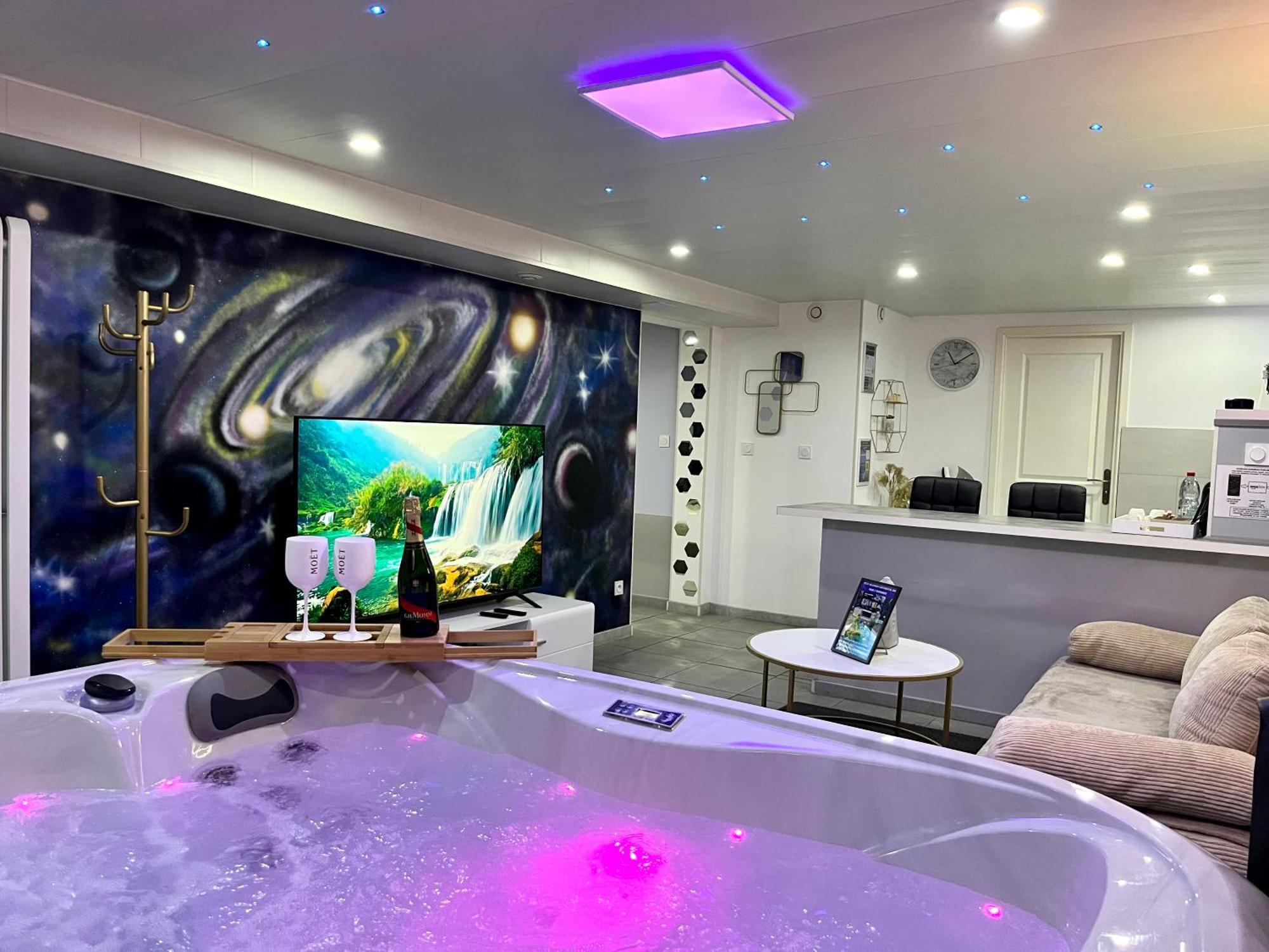 Galaxy Spa - Suite Mercure Jacuzzi Privatif Champigneulles Esterno foto