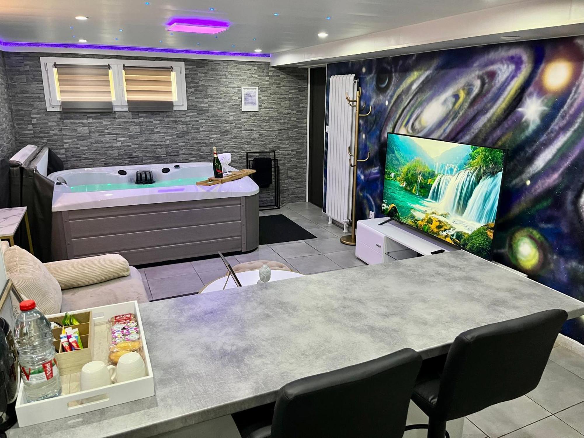 Galaxy Spa - Suite Mercure Jacuzzi Privatif Champigneulles Esterno foto