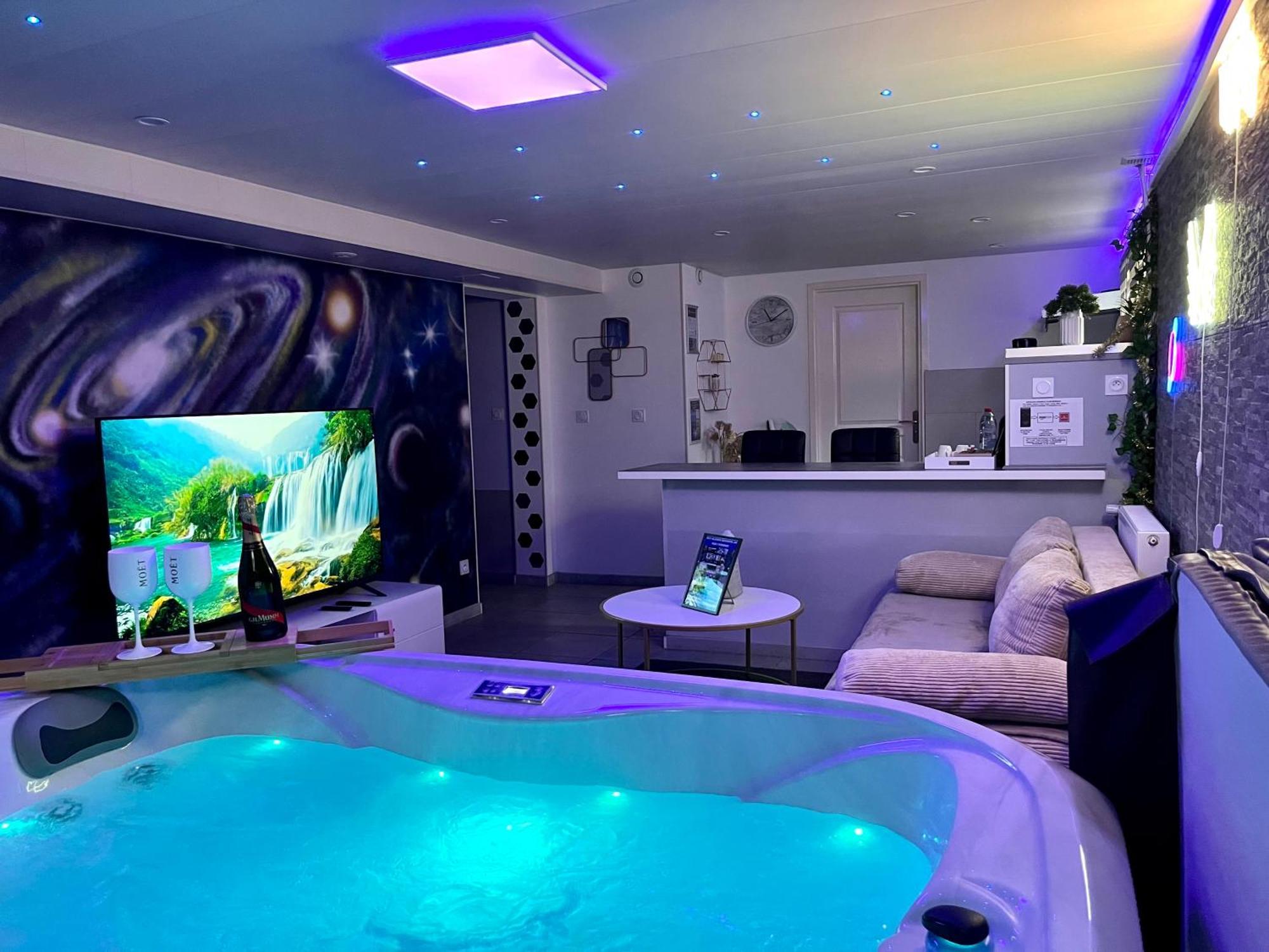 Galaxy Spa - Suite Mercure Jacuzzi Privatif Champigneulles Esterno foto