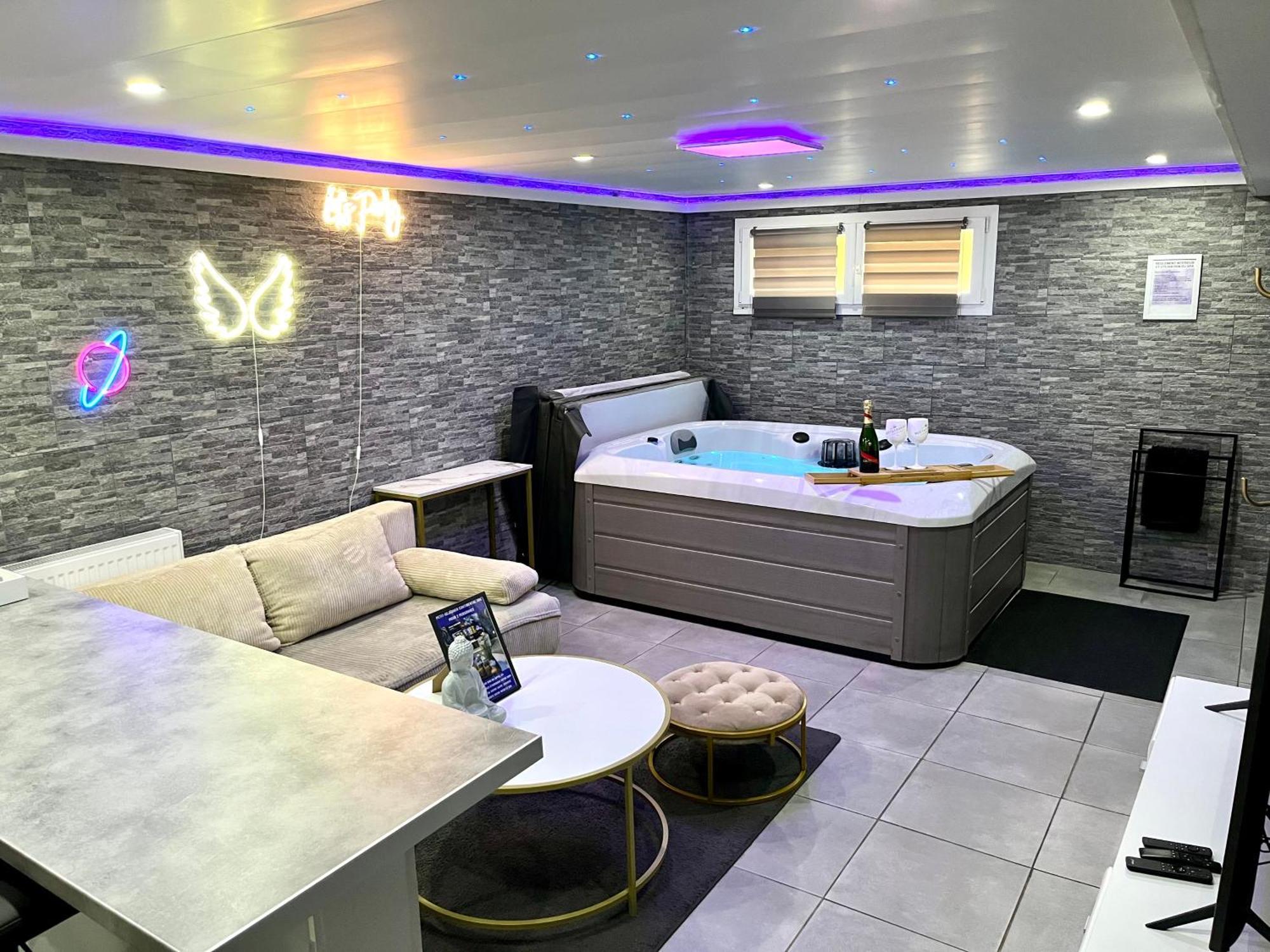 Galaxy Spa - Suite Mercure Jacuzzi Privatif Champigneulles Esterno foto